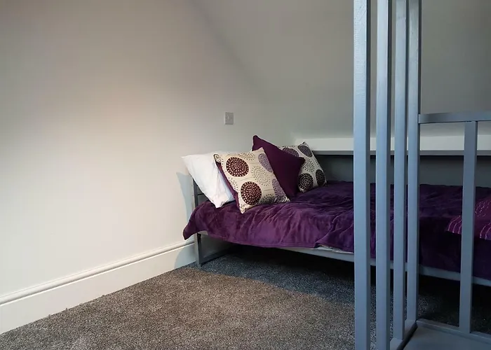 Webb Place 2 Bedroom Apartment !