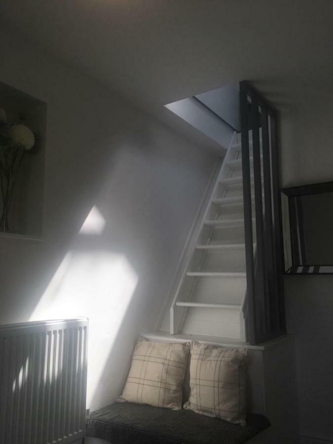 Webb Place 2 Bedroom ! * Croydon