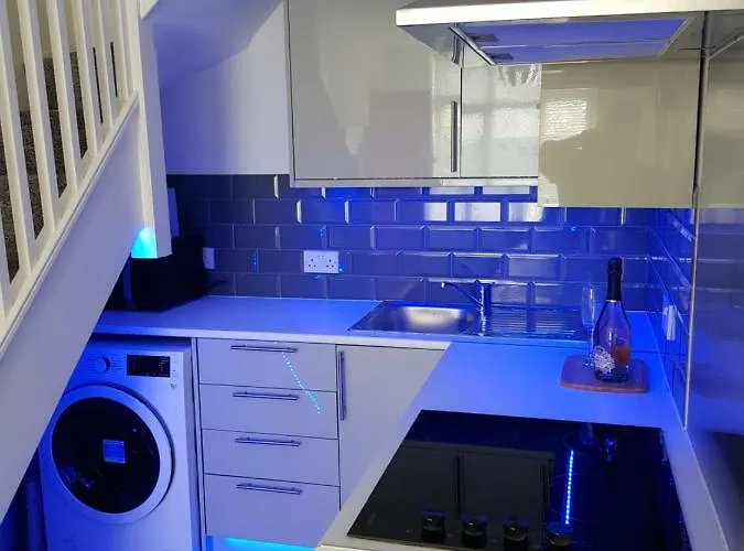 Webb Place 2 Bedroom Apartment !